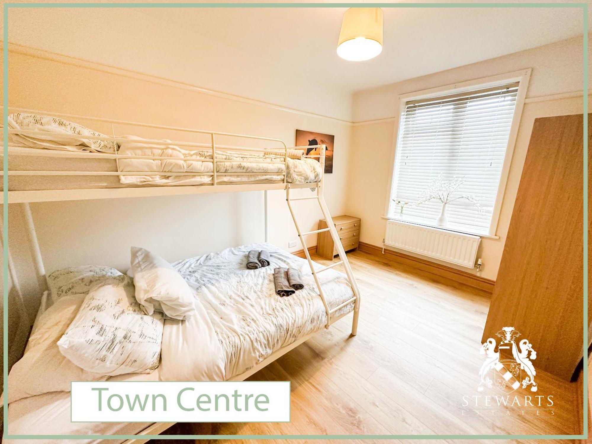 Town Centre Apartment Sleeps 9 Борнмут Екстер'єр фото